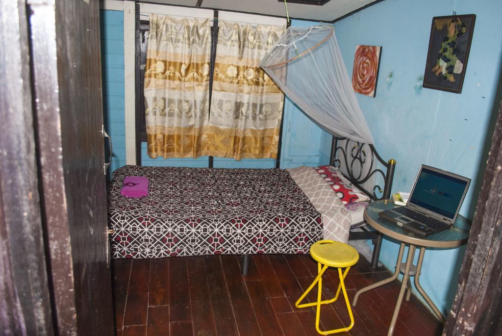 New Phiman Riverview Guesthouse Bangkok Exterior photo
