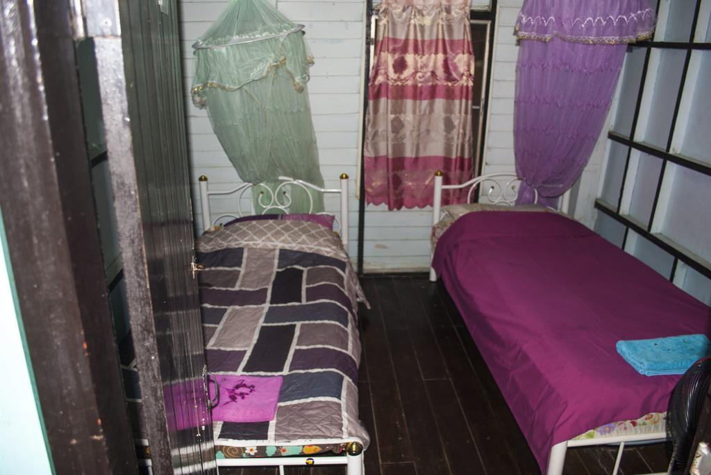 New Phiman Riverview Guesthouse Bangkok Exterior photo