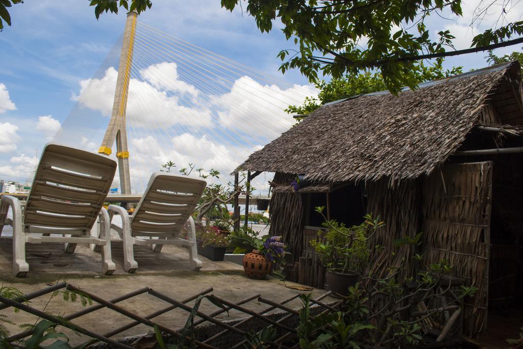 New Phiman Riverview Guesthouse Bangkok Exterior photo