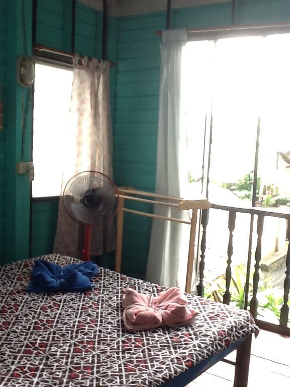 New Phiman Riverview Guesthouse Bangkok Exterior photo