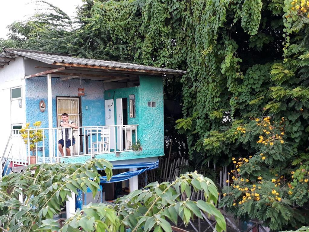 New Phiman Riverview Guesthouse Bangkok Exterior photo