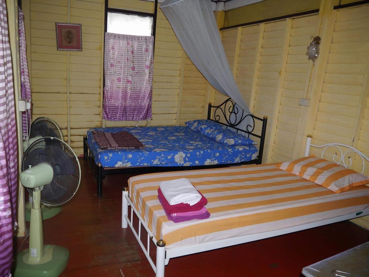 New Phiman Riverview Guesthouse Bangkok Exterior photo