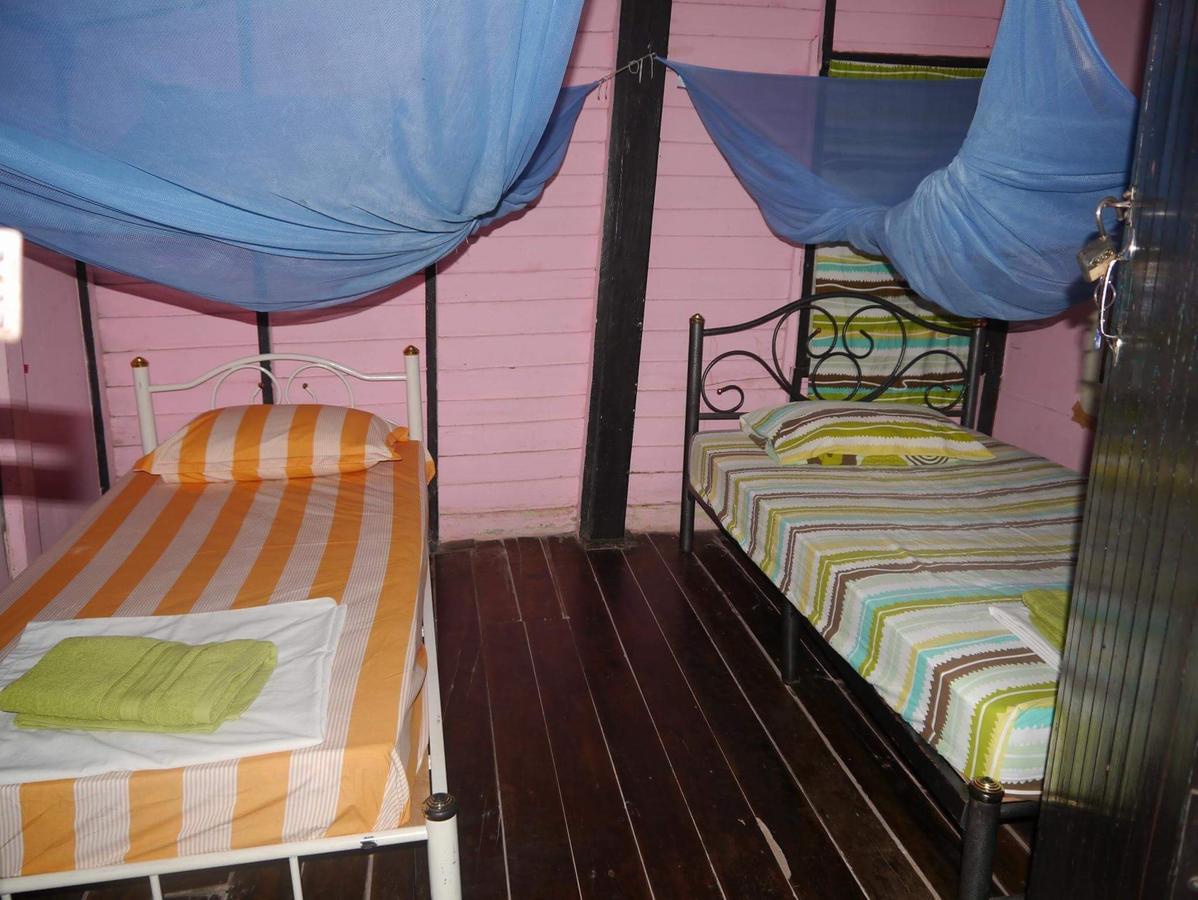 New Phiman Riverview Guesthouse Bangkok Exterior photo