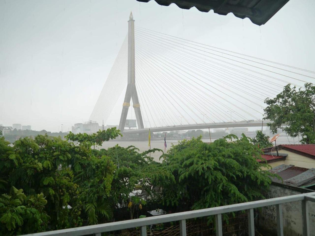 New Phiman Riverview Guesthouse Bangkok Exterior photo