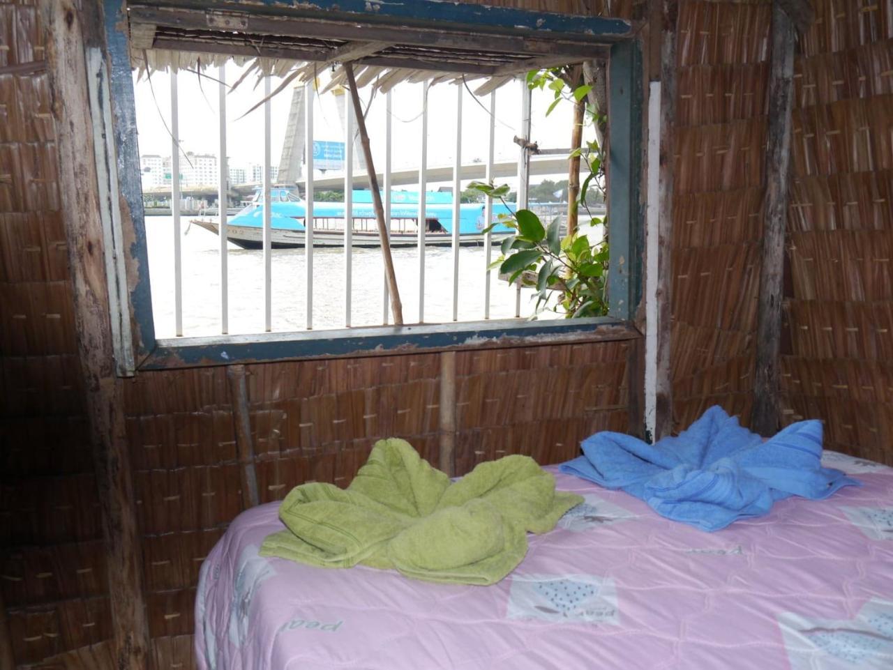 New Phiman Riverview Guesthouse Bangkok Exterior photo