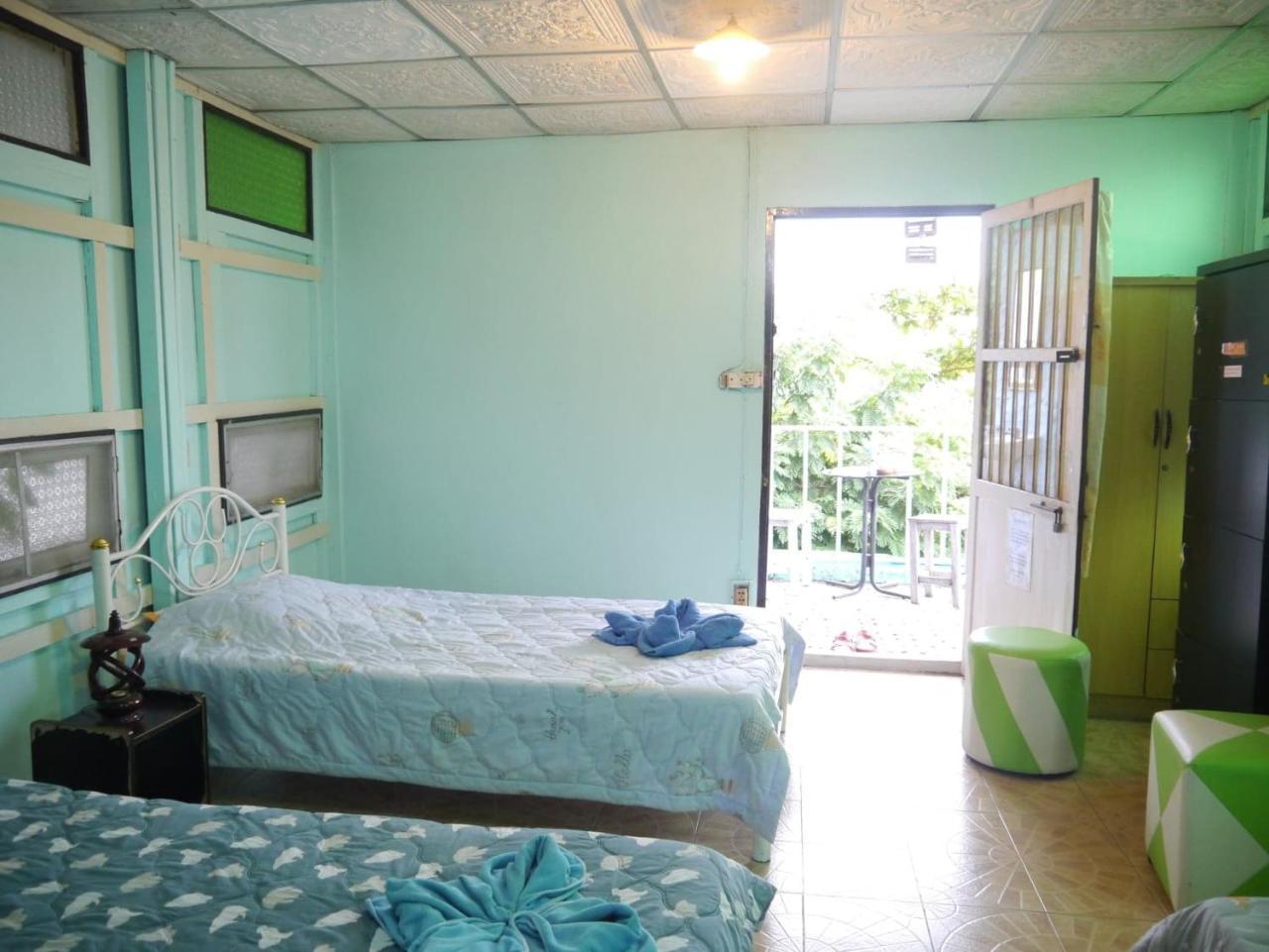 New Phiman Riverview Guesthouse Bangkok Exterior photo