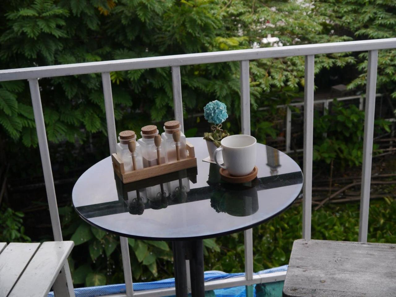 New Phiman Riverview Guesthouse Bangkok Exterior photo