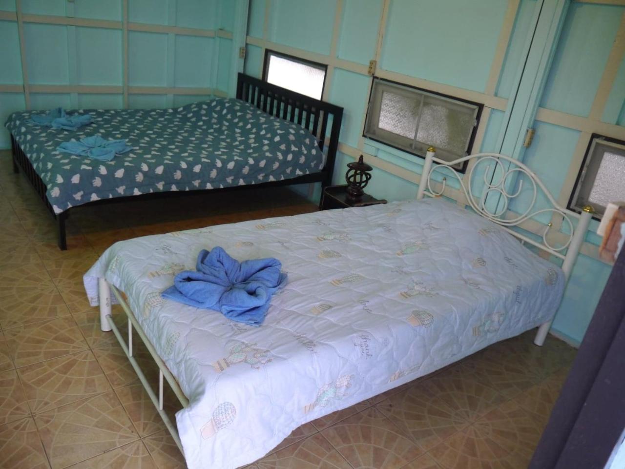 New Phiman Riverview Guesthouse Bangkok Exterior photo